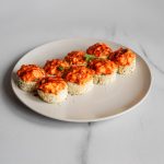 Запеченный ролл с сурими и лососем